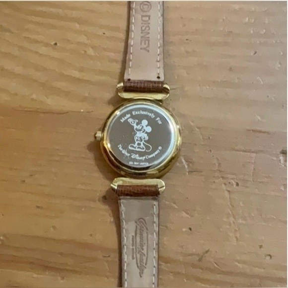 Fossil: Disney store exclusive interchangeable Winnie the Pooh vintage watch box - Picture 6 of 8